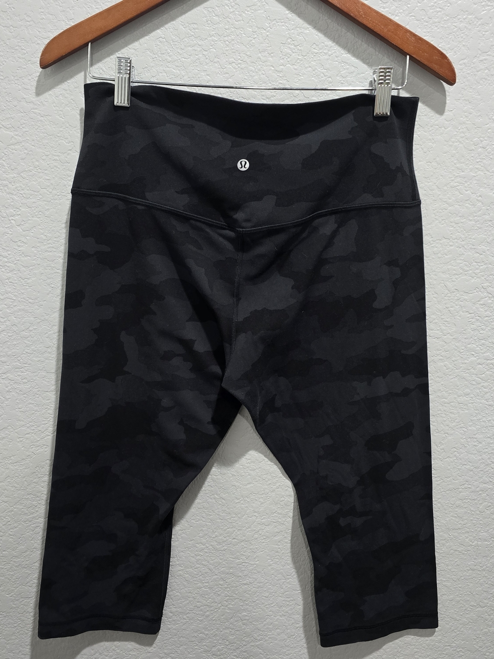 Lululemon Cropped Leggings Womens 12 Black Camo High Rise Yoga Gym Athleisure